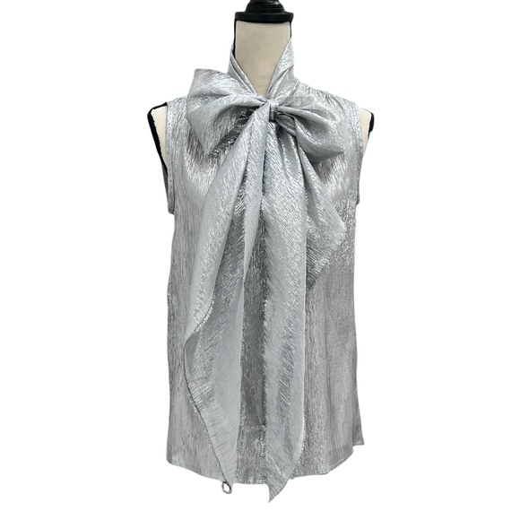 MARC JACOBS FOR BERGDORF GOODMAN SILVER SILK LAMÉ TOP - Picture 1 of 16